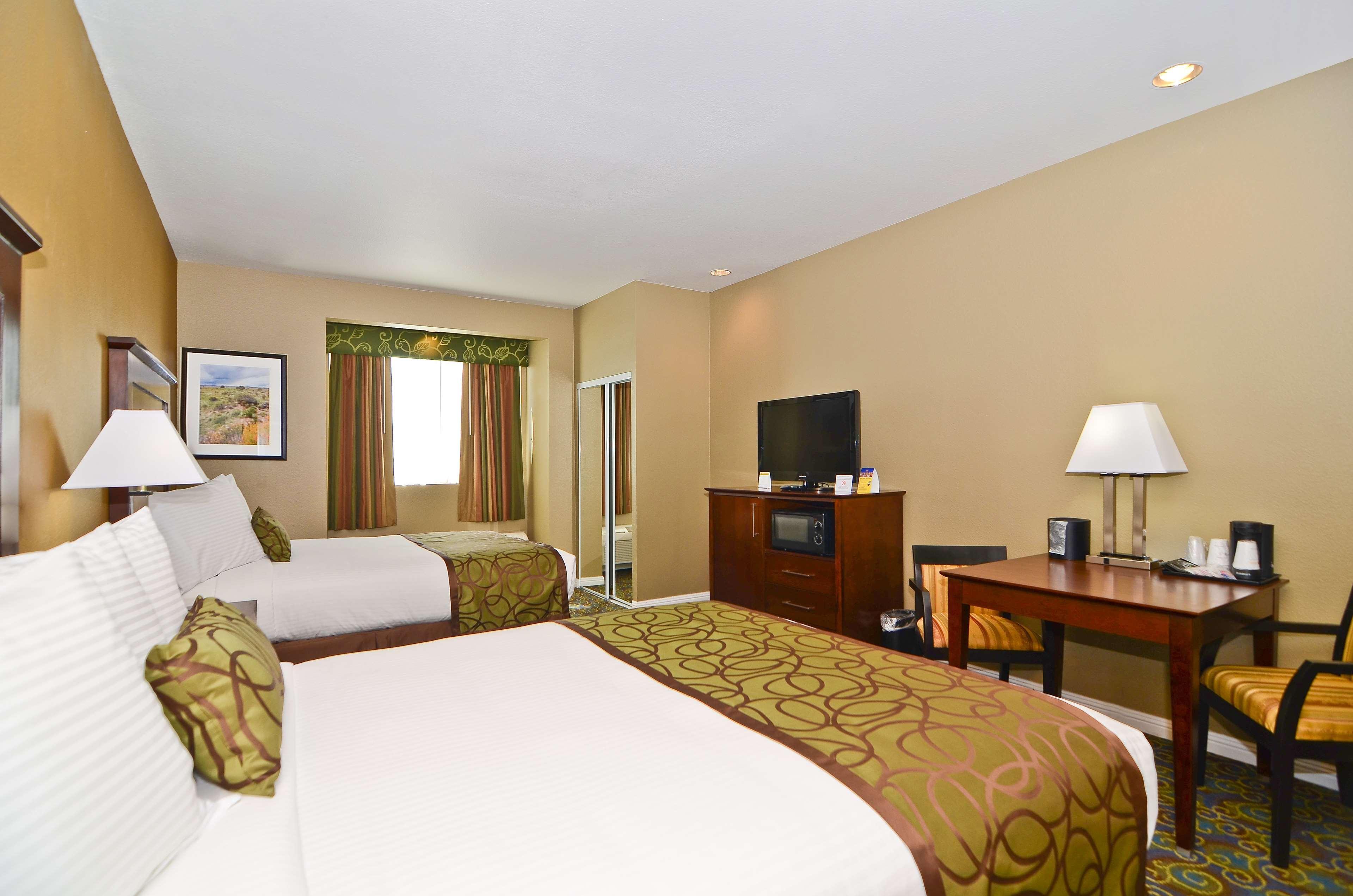 Best Western California City Inn & Suites Exteriör bild