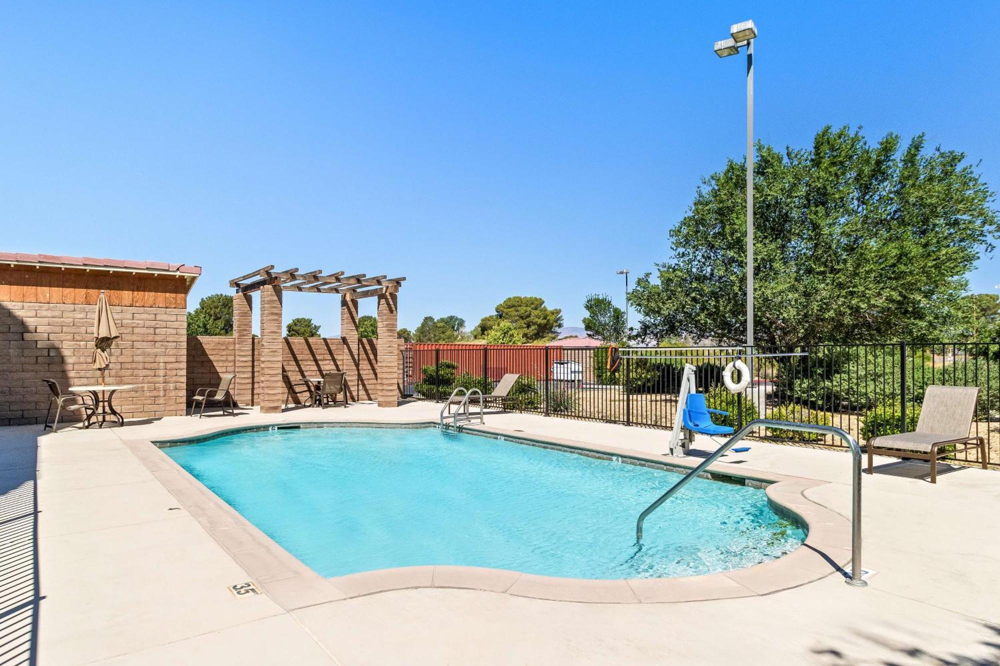 Best Western California City Inn & Suites Exteriör bild