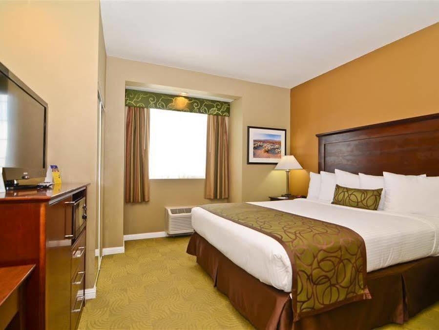 Best Western California City Inn & Suites Exteriör bild